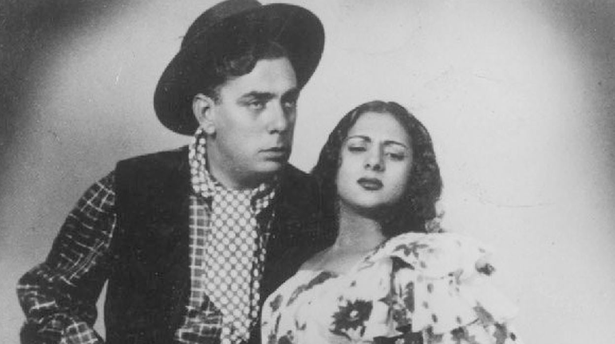 Lola, con Manolo Caracol, en 1951.