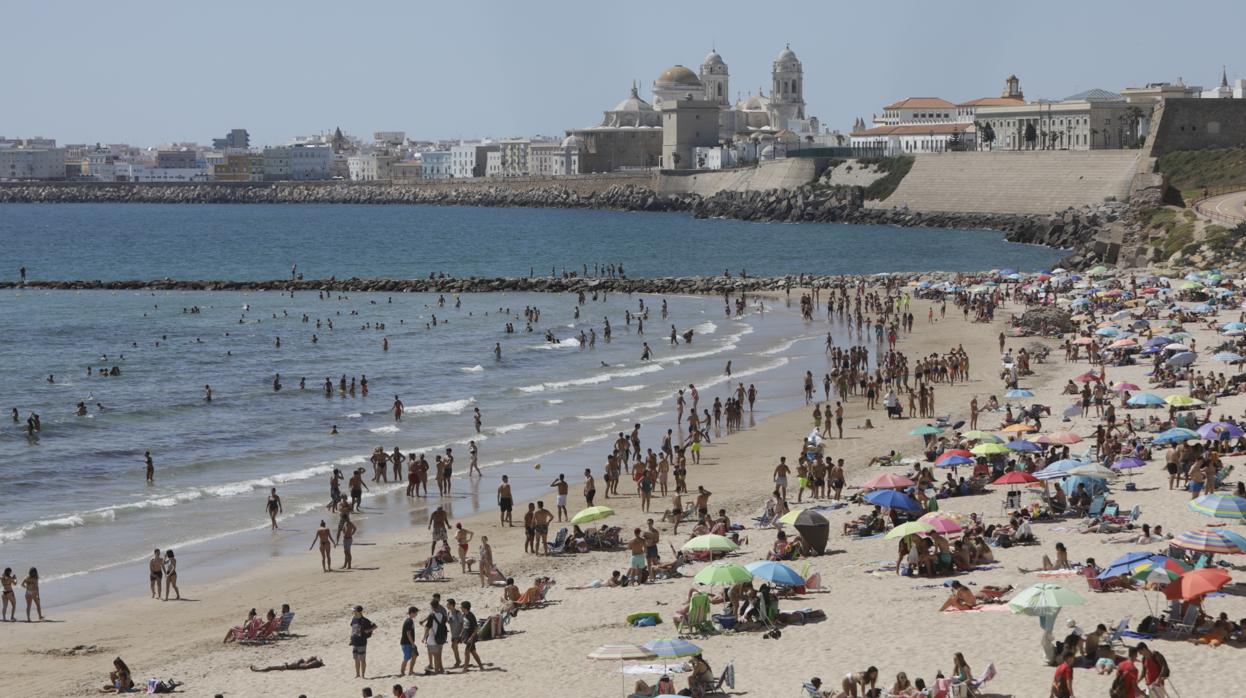 Playa de Santa María del Mar de Cádiz ayer sábado.