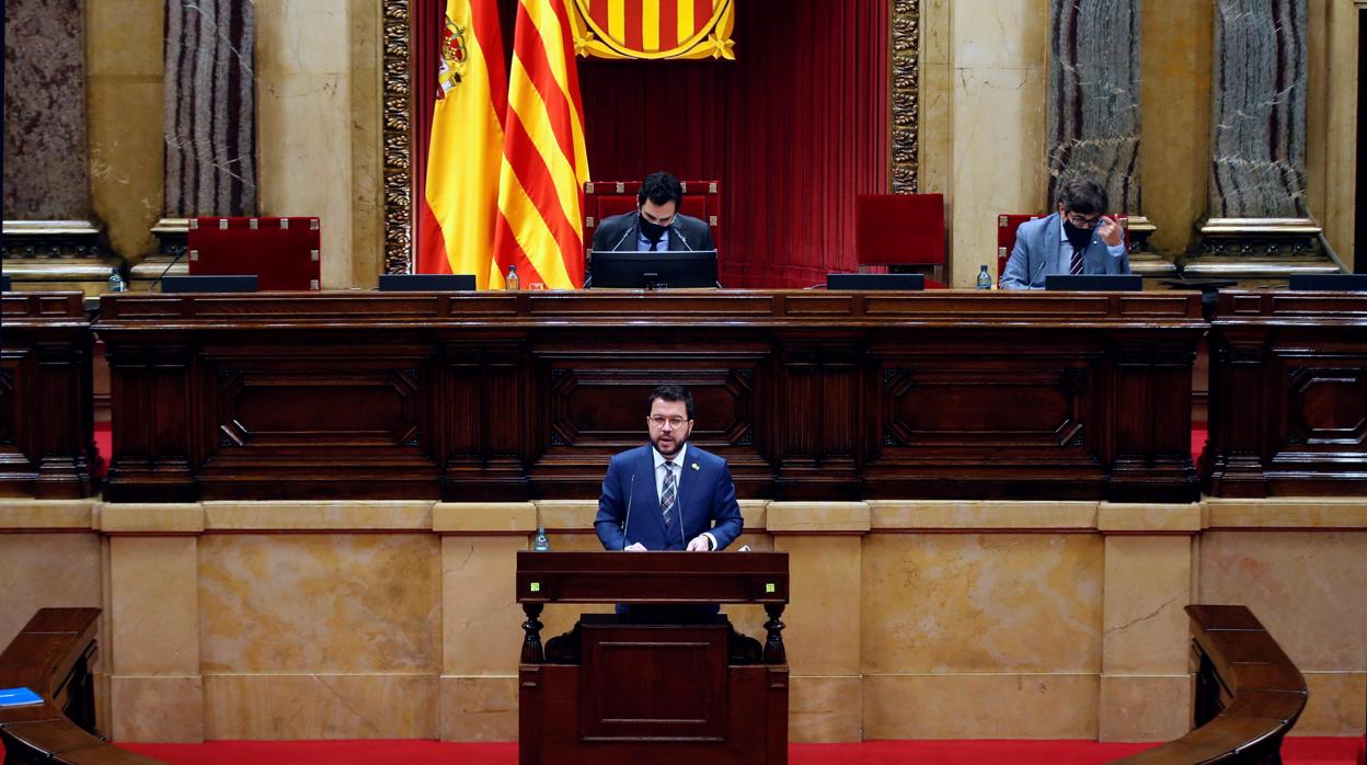 El vicepresidente del Govern en funciones de presidente, Pere Aragonès, durante su intervención ante el pleno del Parlament, este miércoles.