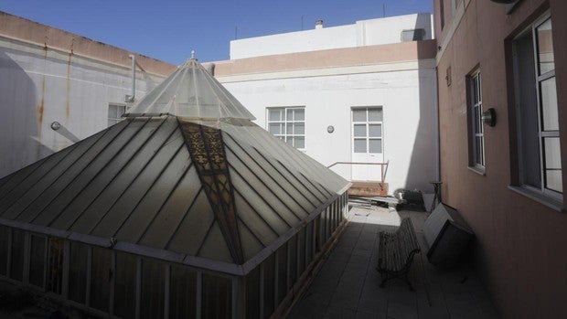 Otro paso más hacia la decadencia