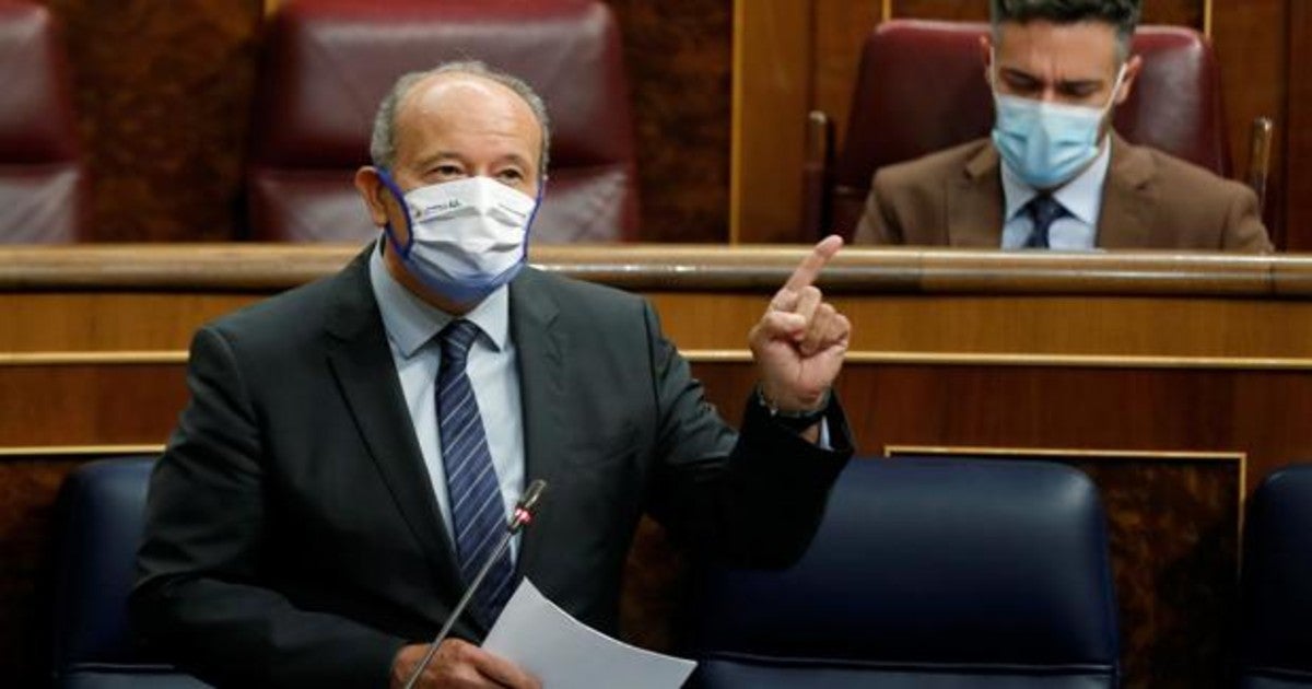 El ministro de Justicia, Juan Carlos Campo, durante su intervención en la sesión de control al Gobierno este miércoles en el Congreso.