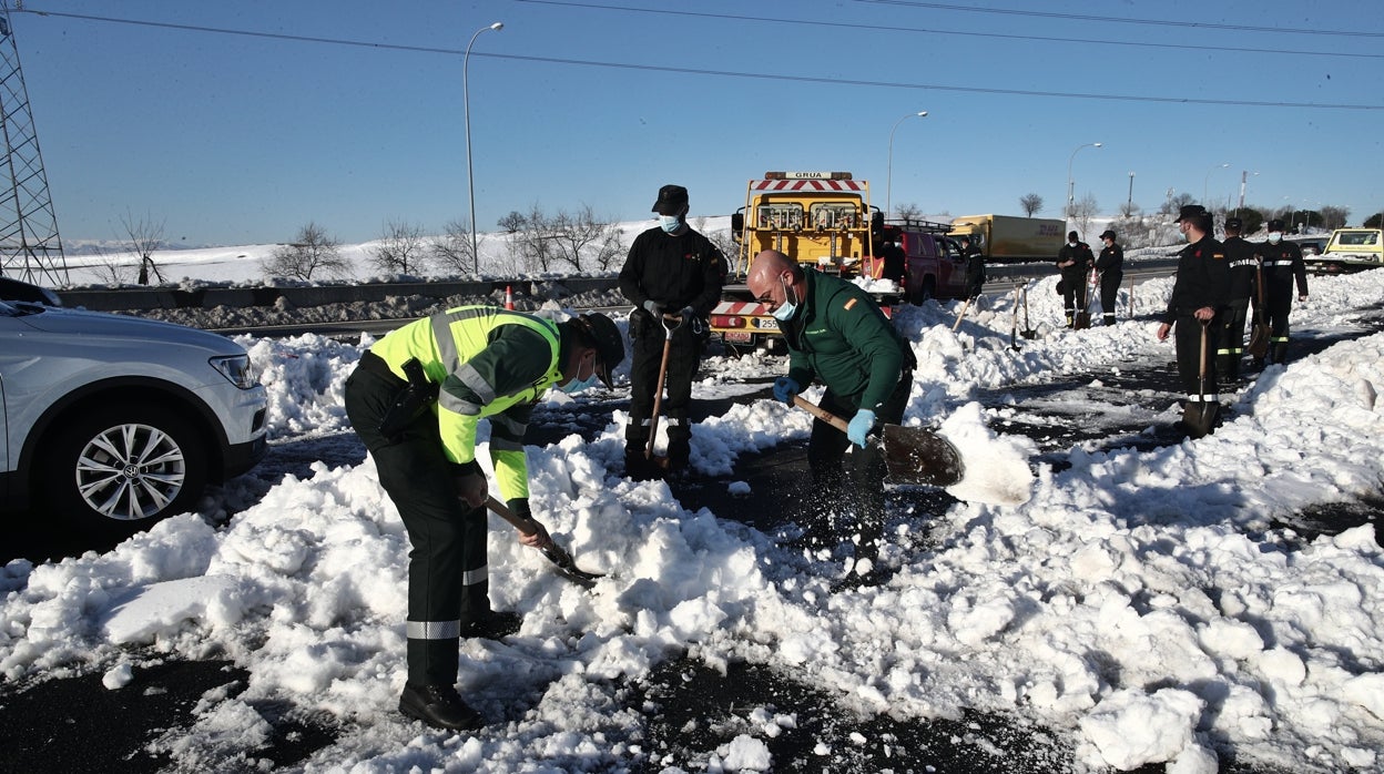 Isabel San Sebastián: Ángeles uniformados