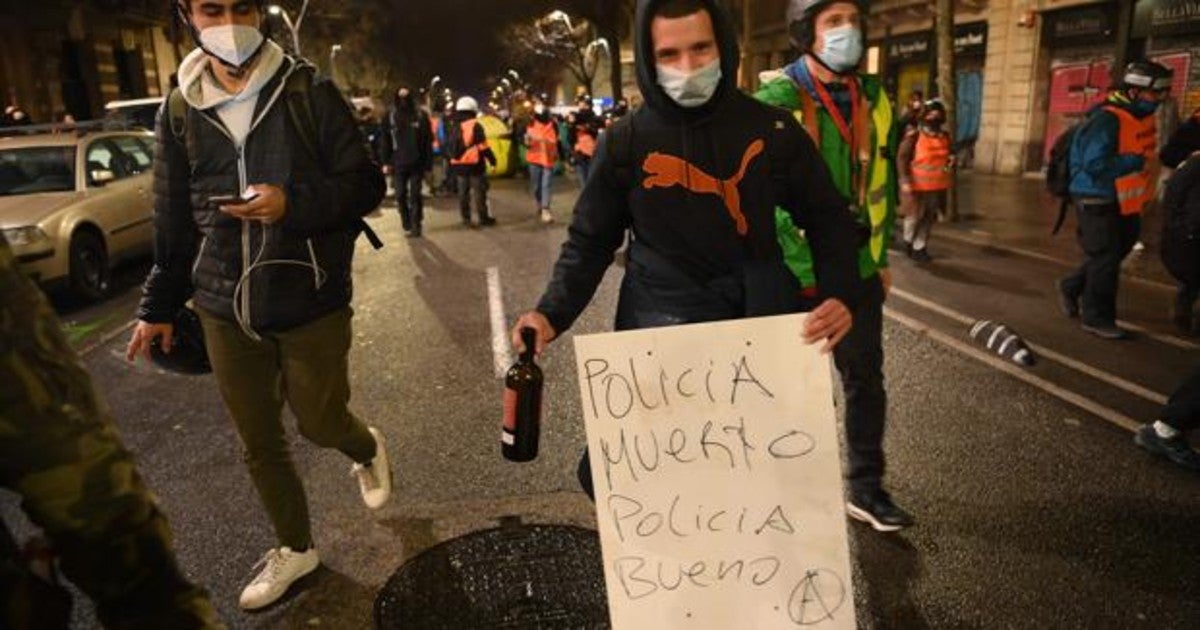 Editorial ABC: Agredir a policías no puede ser un deporte nacional