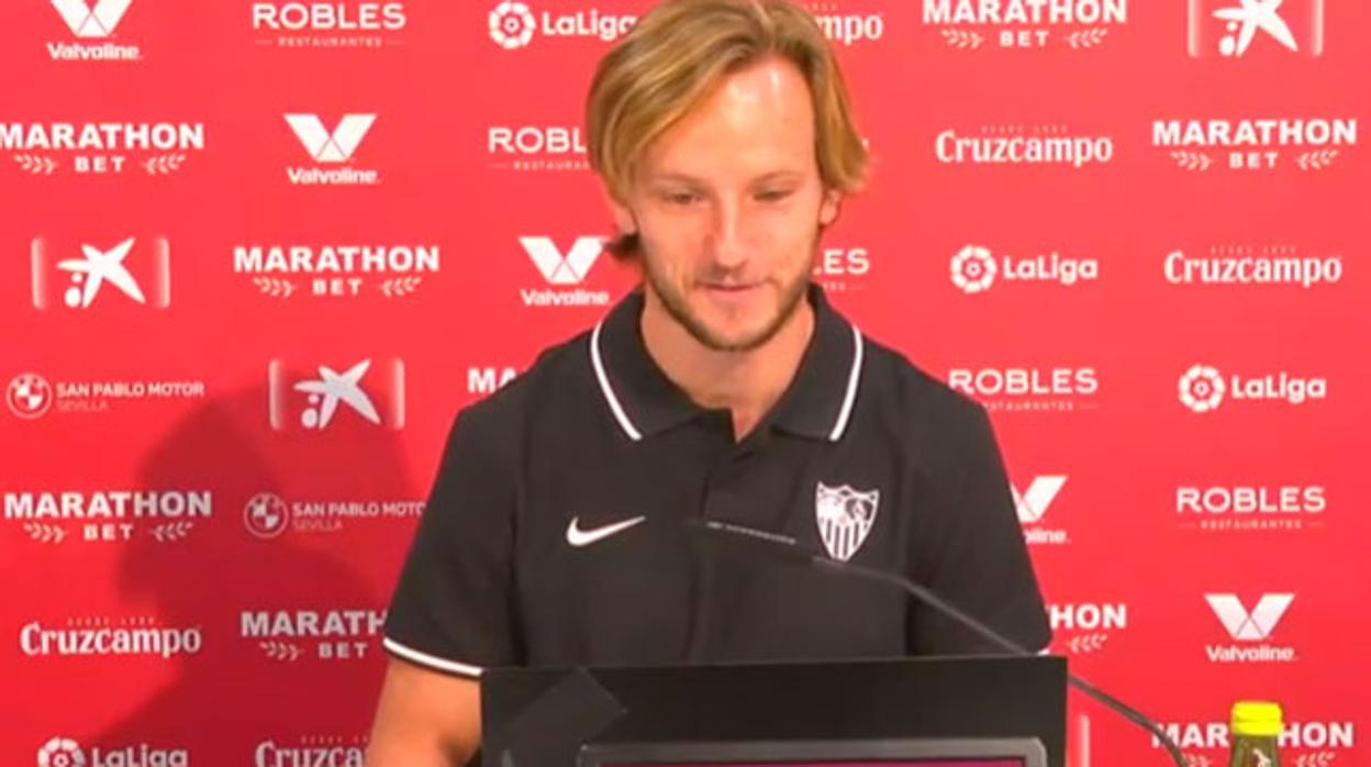 Rakitic, durante su presentación como jugador del Sevilla FC