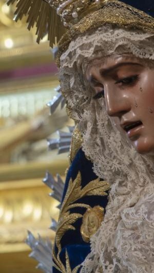 La Virgen de Villaviciosa del Santo Entierro, con ráfaga, en el día de su  festividad