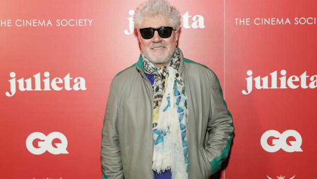 Almodóvar, «horrorizado» por la «atroz campaña» contra Trueba