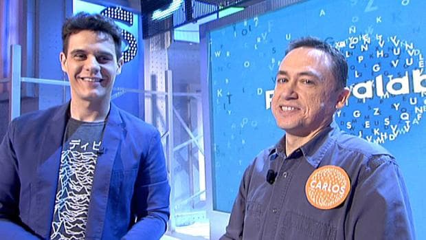 Carlos Adán con el presentador del programa, Christian Gálvez
