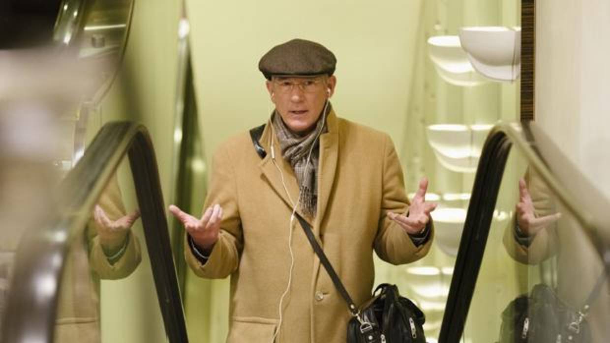 Norman (Richard Gere), un ejecutivo arribista y con más inventiva que clientes