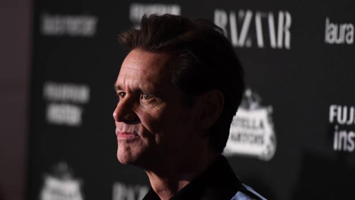 Jim Carrey, en lapasada fiesta de Harper's BAZAAR donde concedió la entrevista a «E!»