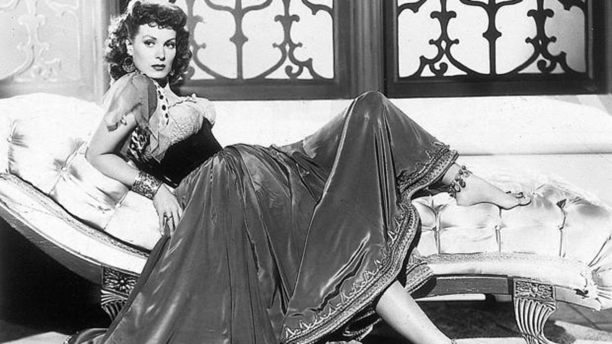 Maureen O'Hara en un fotograma de «Esmeralda, la zíngara», de 1939