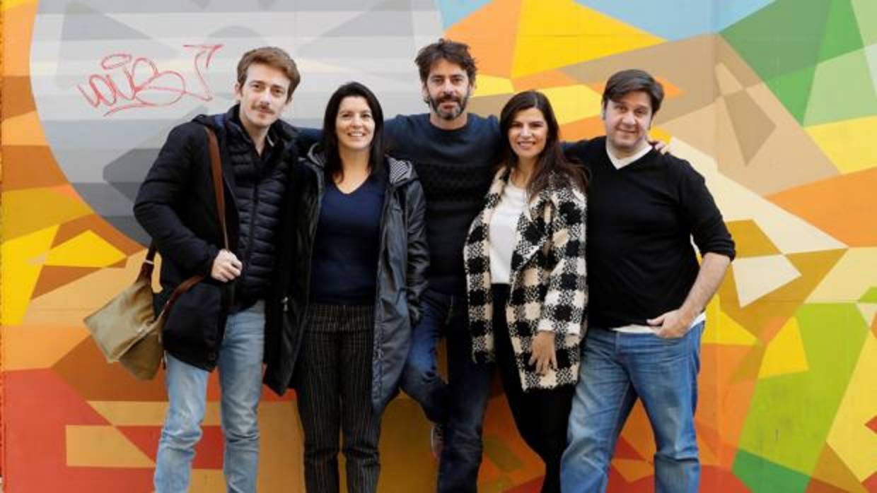 El elenco al completo de Llueven vacas