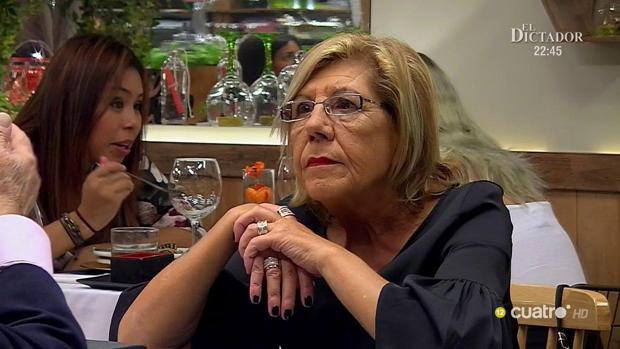 La cara de sorpresa de una comensal de First Dates cuando su pareja le sugiere matrimonio