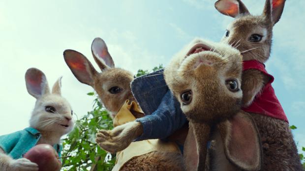 El colectivo de alergólogos pide retirar una escena de  «Peter Rabbit» por «frivolizar» sobre las alergias