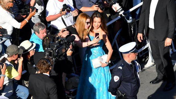 Cannes prohíbe los selfies en la alfombra roja