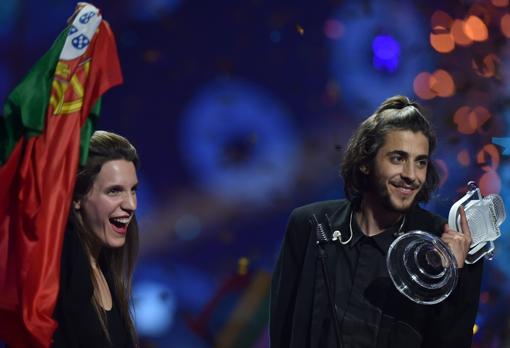 Salvador Sobral ganó en 2017 con una canción en portugués compuesta por su hermana Luisa