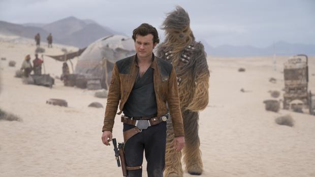 La «primera vez» de Han Solo y Chewbacca, en el nuevo tráiler de la precuela de Star Wars