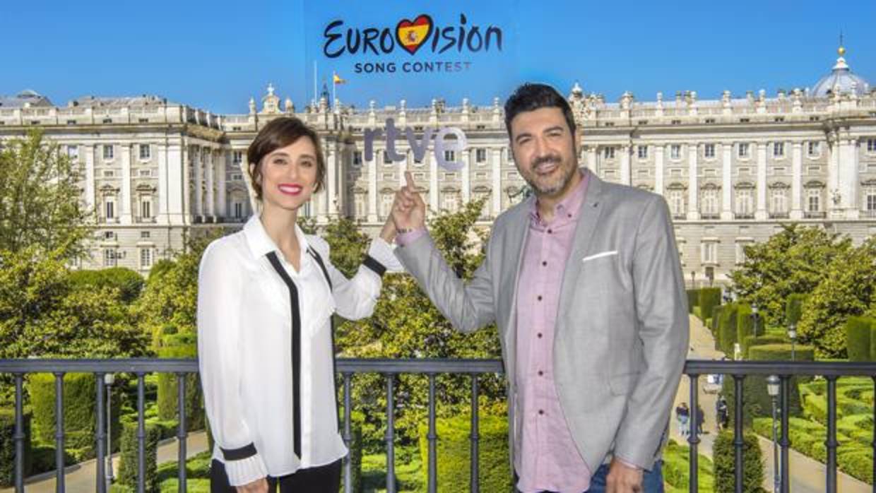 Los comentaristas: «La votación de Eurovisión mantiene ahora el clímax hasta el final»
