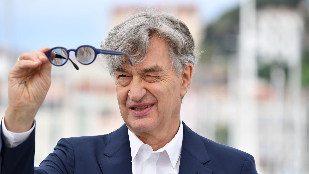 Wim Wenders posa en Cannes durante la presentación de su documental sobre el Papa Francisco