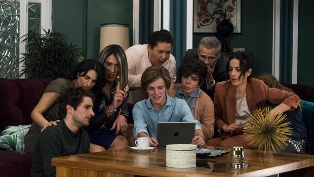 «La casa de las flores»: Llega a Netflix el controvertido personaje de Paco León