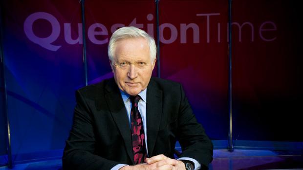 David Dimbleby, el eterno presentador de las elecciones en Reino Unido, deja la BBC tras 57 años de carrera