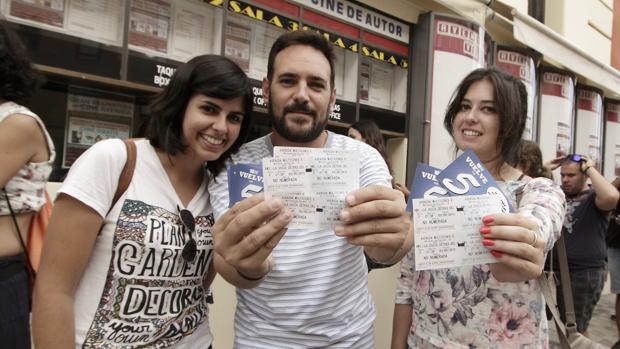 Organizaciones de consumidores denuncian una «subida encubierta» del precio de las entradas de cine