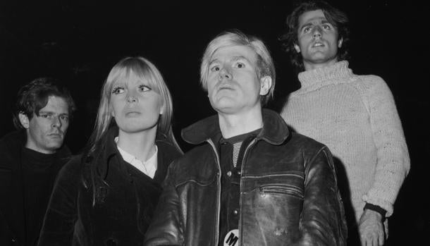 Los demonios de Nico, la musa de Andy Warhol que murió montando en bicicleta