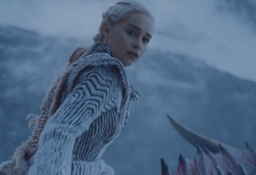 Emilia Clarke, como Daenerys Targaryen