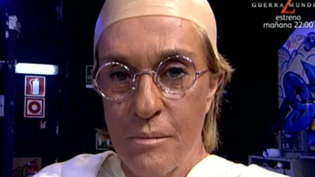 El día que «Sálvame» disfrazó a Chelo García Cortés de Gandhi en Telecinco