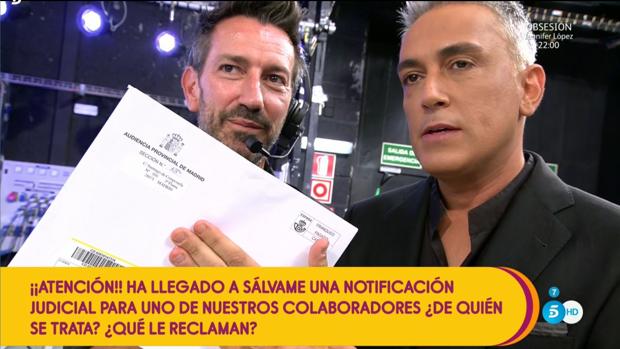 La Policía vuelve a interrumpir «Sálvame» en busca de uno de sus colaboradores