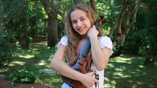 Sara Valencia: «En España es muy complicado hacerte un hueco en el panorama musical»