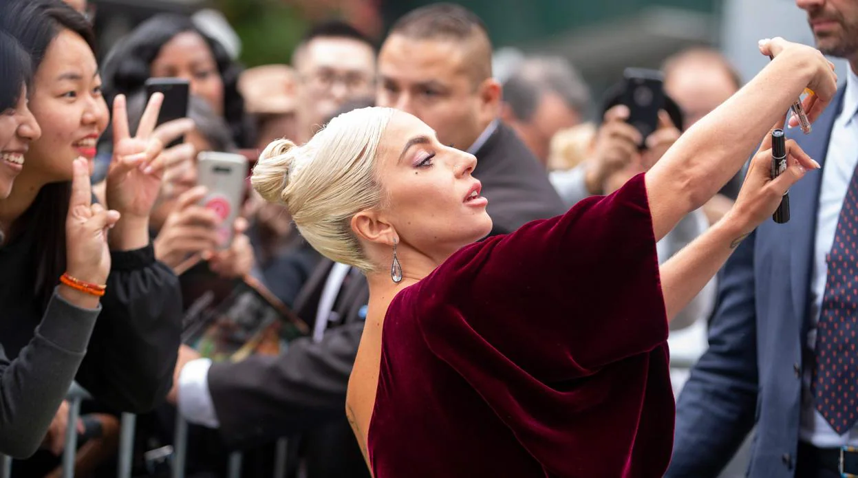 Lady Gaga, a su llegada a la rueda de prensa en Toronto de «Ha nacido una estrella»