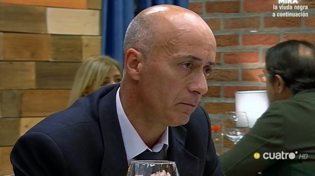 Un independentista, a su cita en «First Dates»: «Voy a por el crucifijo, a ver si me vas a aplicar el 155»