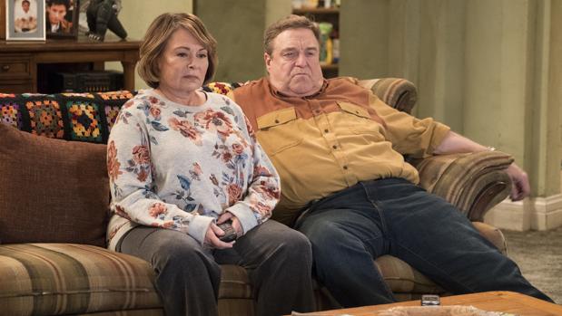 Roseanne se venga de su serie y «destripa» el «cínico y horrible» final de su personaje