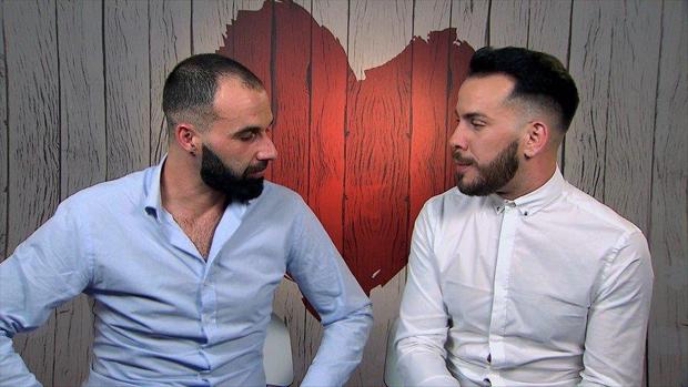 La comprometida «pillada» de un comensal a su pareja en «First Dates»