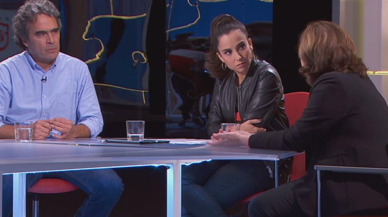 Momento de la entrevista al exalcalde de Medellín en TV3