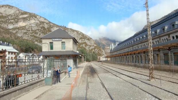 Tres horas de viaje de tren a plano fijo y sin música: la arriesgada propuesta «slow tv» de Aragón TV