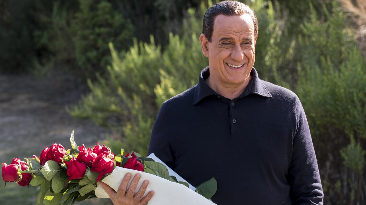 Toni Servillo interpreta a Berlusconi en «Silvio (y los otros)»
