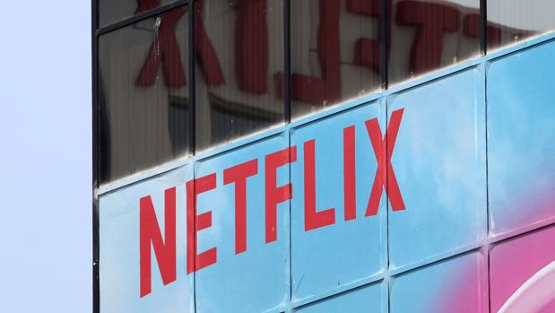 El logo de Netflix situado en sus oficinas de Hollywood, Los Angeles