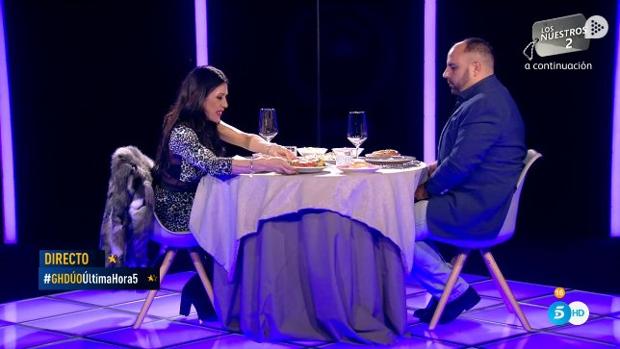 La estrafalaria cena entre Julio Ruz y Maite Galdeano, la madre de Sofía Suescun, en «GH Dúo»: «¡Agarra a tu hembra!»