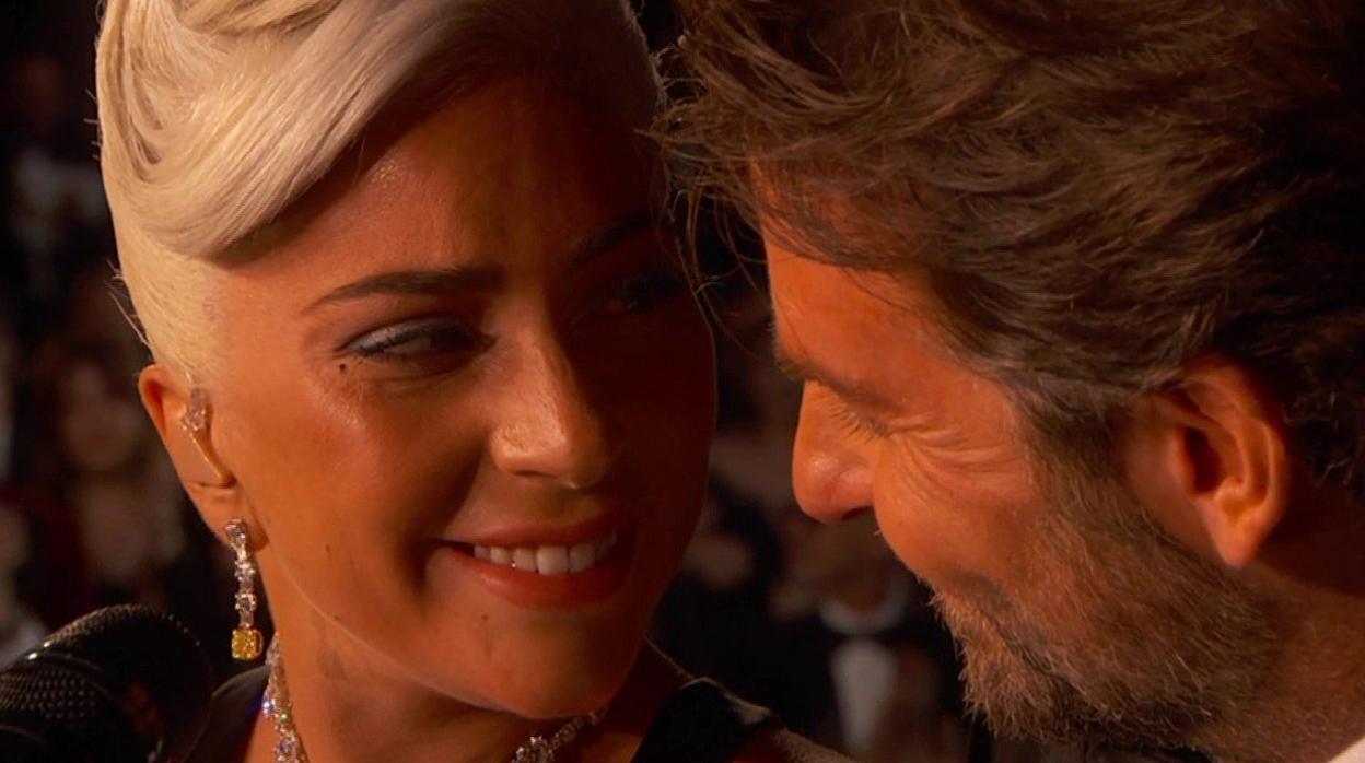 Lady Gaga y Bradley Cooper, cantando Shallow en los Oscar 2019