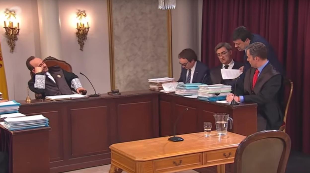 Fotograma del vídeo de «Polònia» en el que el programa se burla del juicio del «procés»