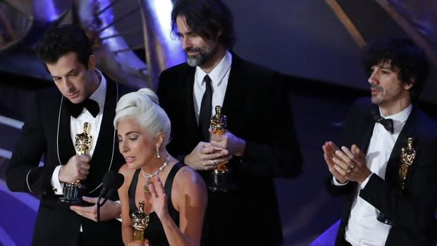 Las lágrimas de Lady Gaga al agradecer su Oscar a Bradley Cooper: «Gracias por creer en nosotros»