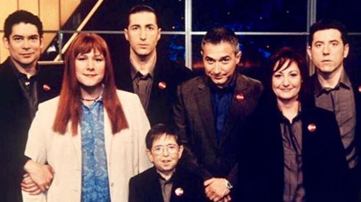 De izquierda a derecha: Boris Izaguirre, Carlos Latre, Fernando Ramos, Martì Galindo, Javier Sardá, Rosario Pardo y Manel Fuentes