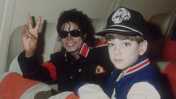 Michael Jackson y James Safechuck, en una foto que se puede ver en Leaving Neverland