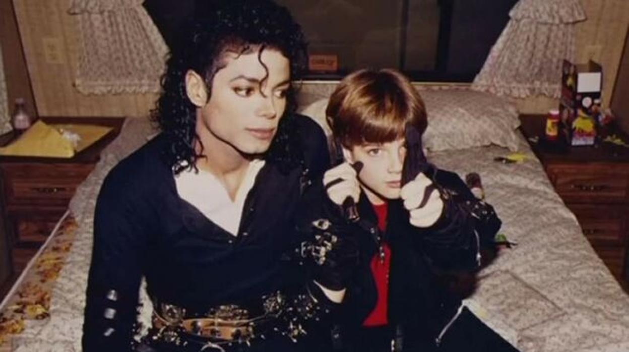 Michael Jackson, junto a James Safechuck
