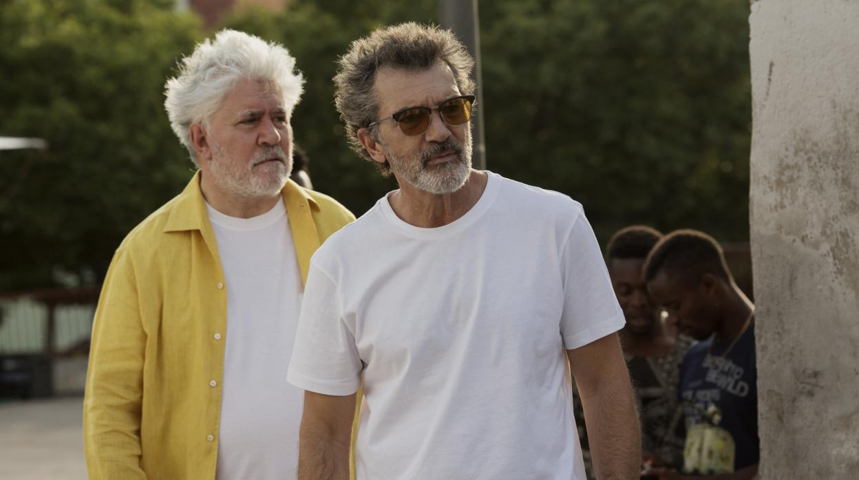 Pedro Almodóvar y Antonio Banderas en el rodaje de Dolor y gloria