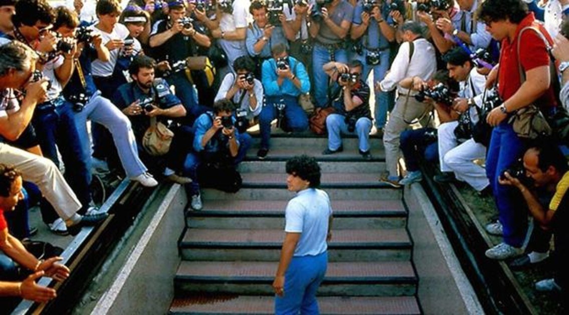 Maradona, tras fichar por el Nápoles, en una imagen del documental de Asif Kapadia estrenado en Cannes
