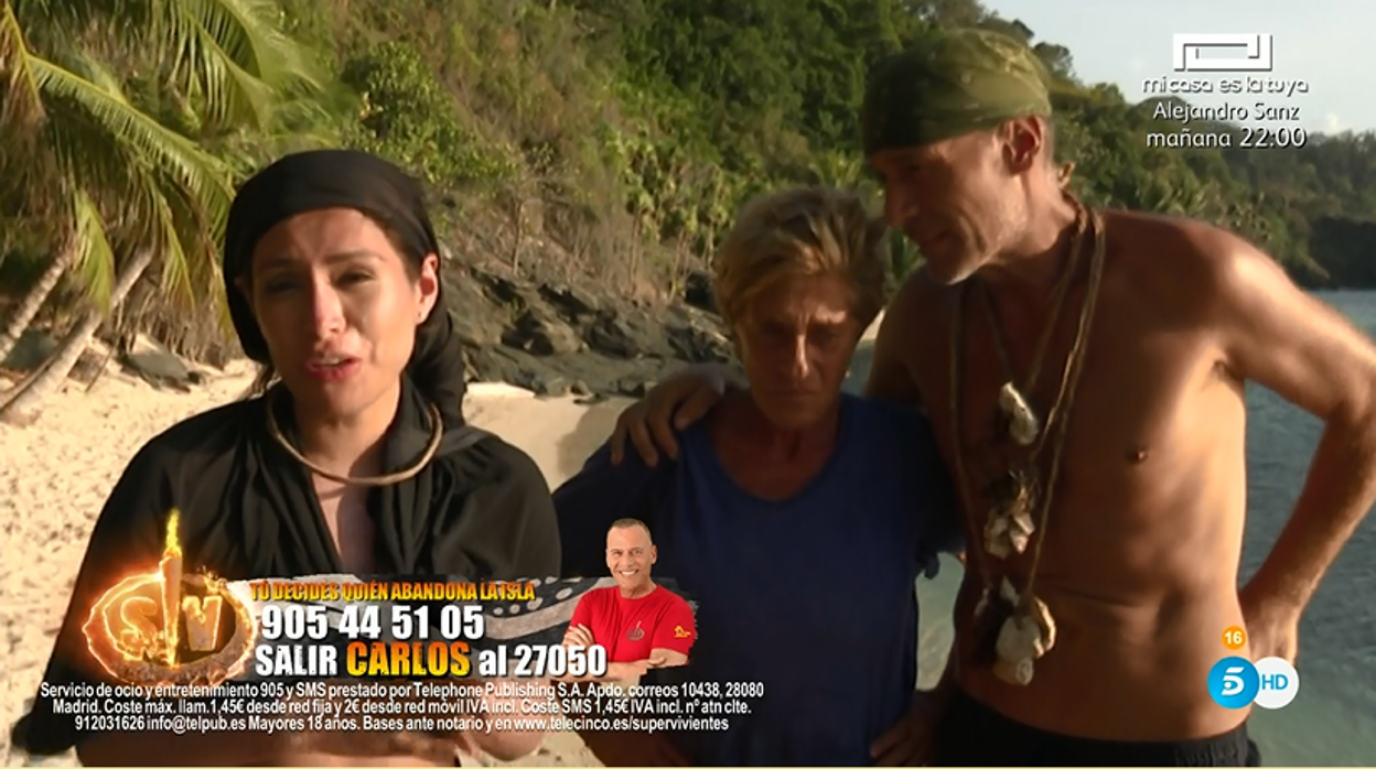 Carlos Lozano y Chelo García-Cortés, en el Palafito junto a Miriam Saavedra