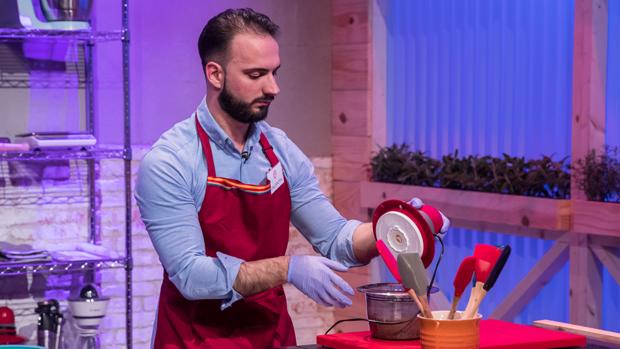 Valentín, de «MasterChef»: «Parece que no podemos llevar la bandera de España y la gay juntas porque a Cogam no le gusta»