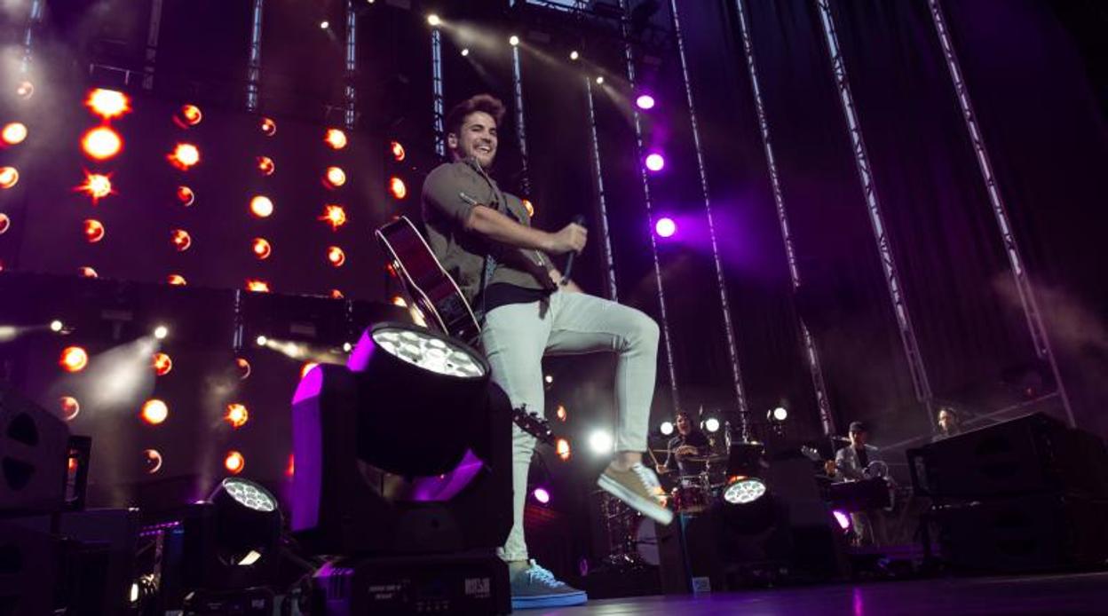 Joan Garrido, concursante de «OT 2018», durante el concierto en Sevilla